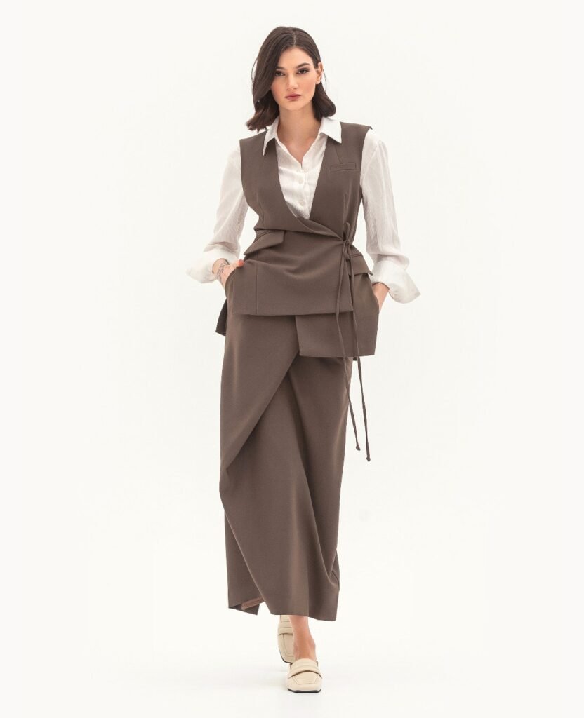 Комплект: жилет и юбка (мокко)